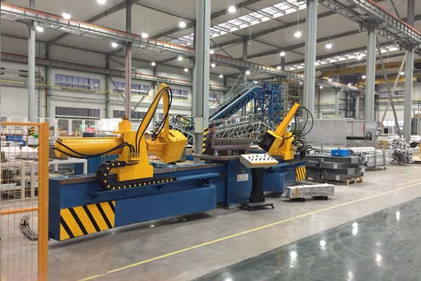 使用拉彎?rùn)C(jī)對(duì)工件進(jìn)行拉彎的特點(diǎn)表現(xiàn)