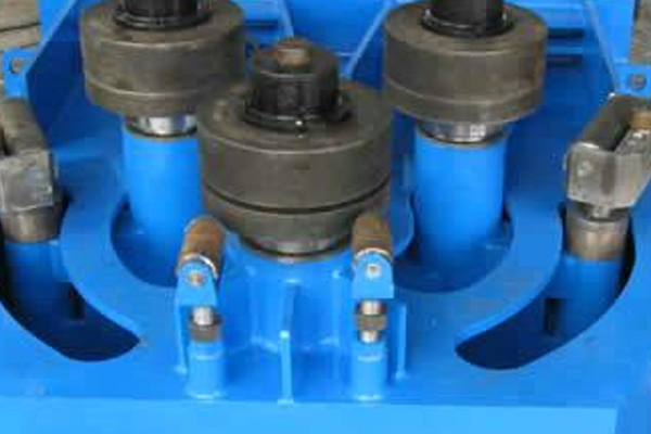 關(guān)于型材彎曲機(jī)身的具體結(jié)構(gòu)特點講述